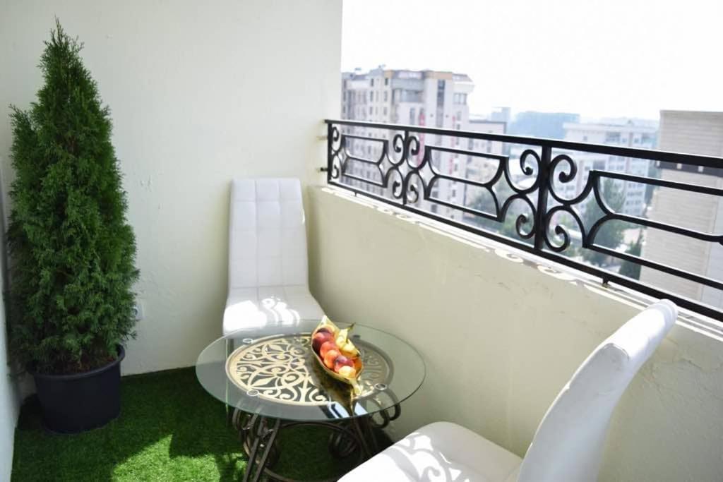 Sunny Apartment With Mountain View Bishkek Luaran gambar