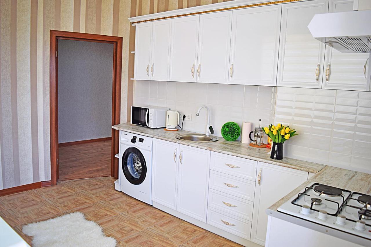Sunny Apartment With Mountain View Bishkek Luaran gambar