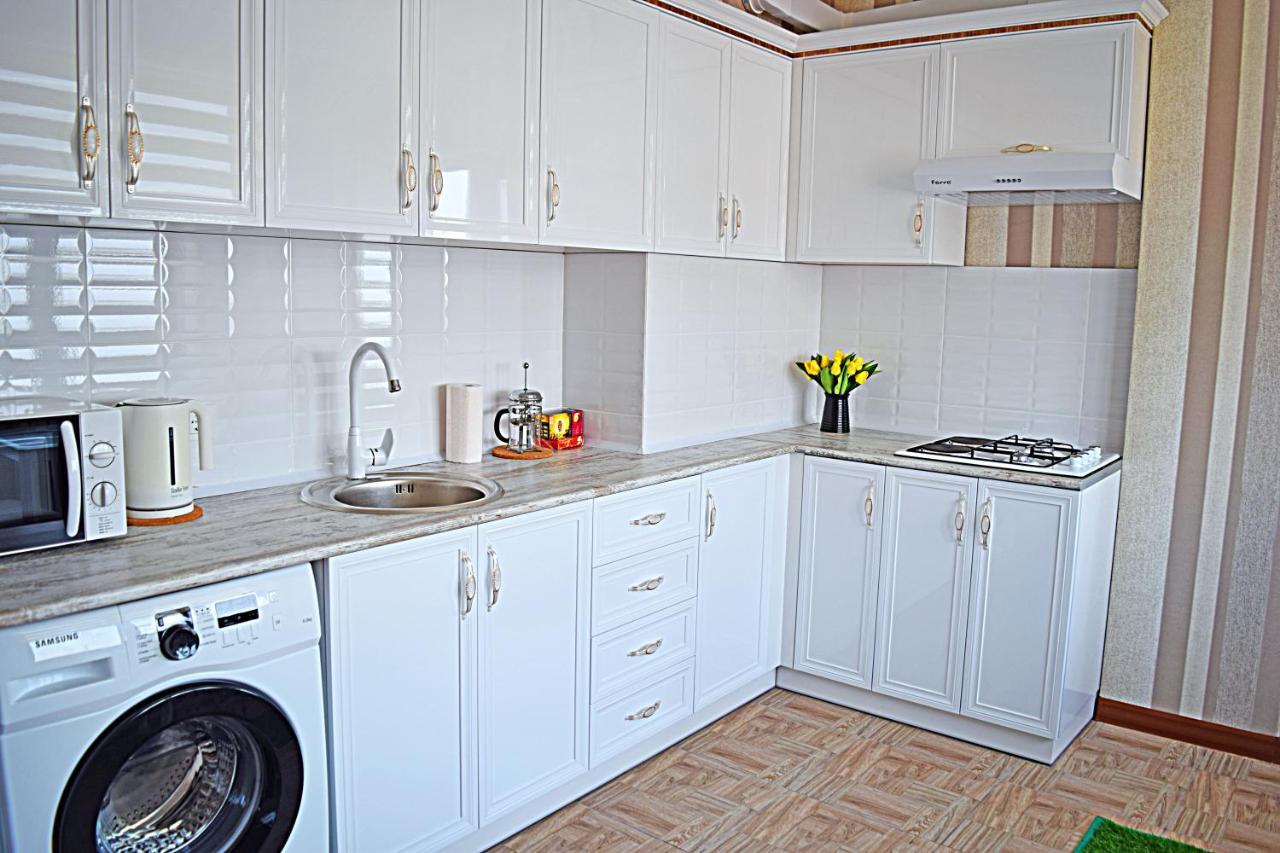 Sunny Apartment With Mountain View Bishkek Luaran gambar