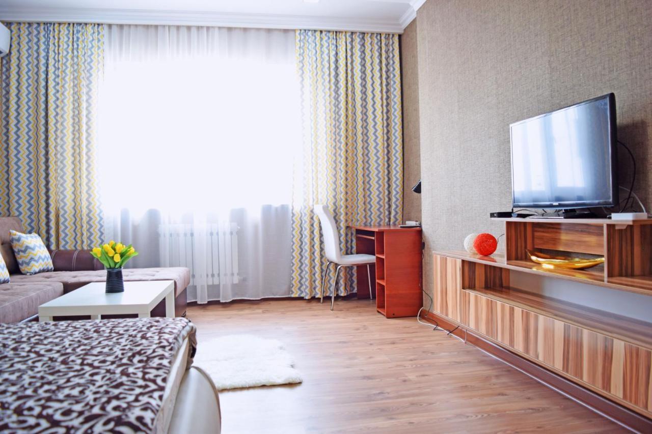 Sunny Apartment With Mountain View Bishkek Luaran gambar